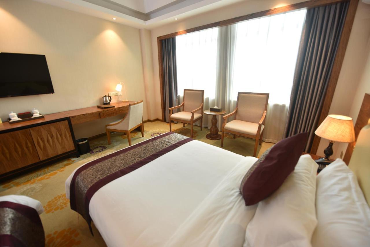 Hong Van Grand Hotel Mong Cai Exterior photo